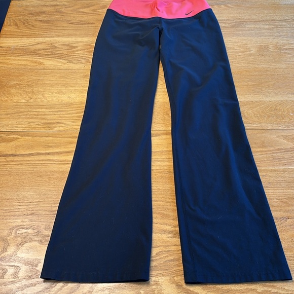 Nike Women’s Yoga Pants - Picture 6 of 8